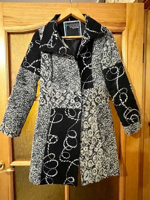 Пальто женское  осенне -весеннее 44размер