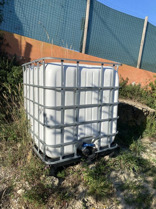 Depósito de água 1000L