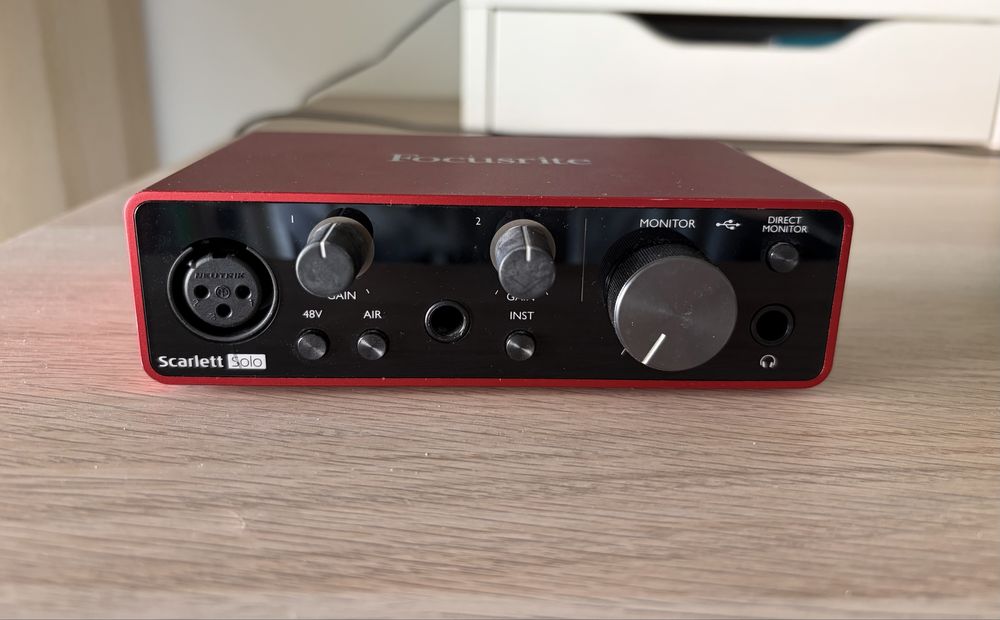 Focusrite Scarlett Solo 3rd Gen – Interface de Áudio USB (Como Nova)