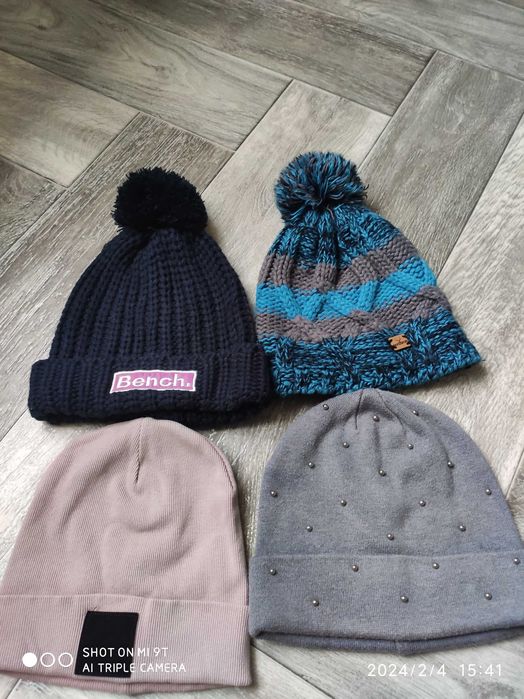 Жіночі шапки одним лотом.