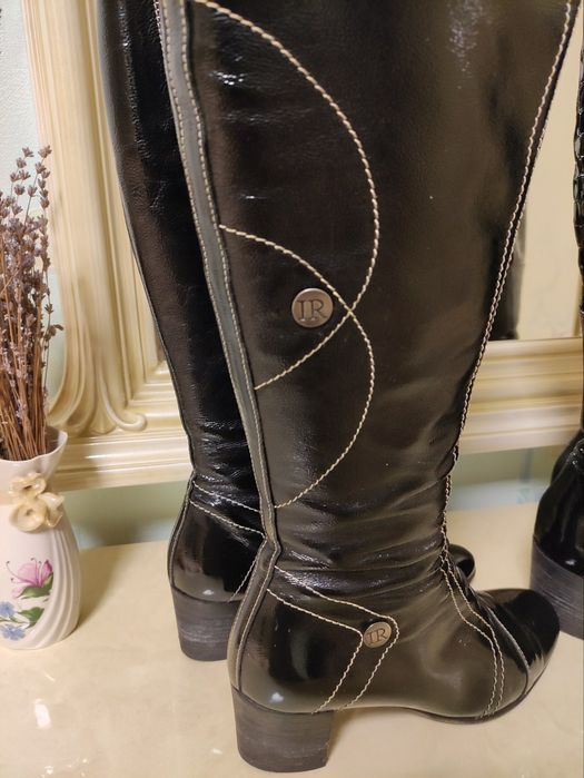 Две пары настоящих итальянских кожанных сапог. Бу.