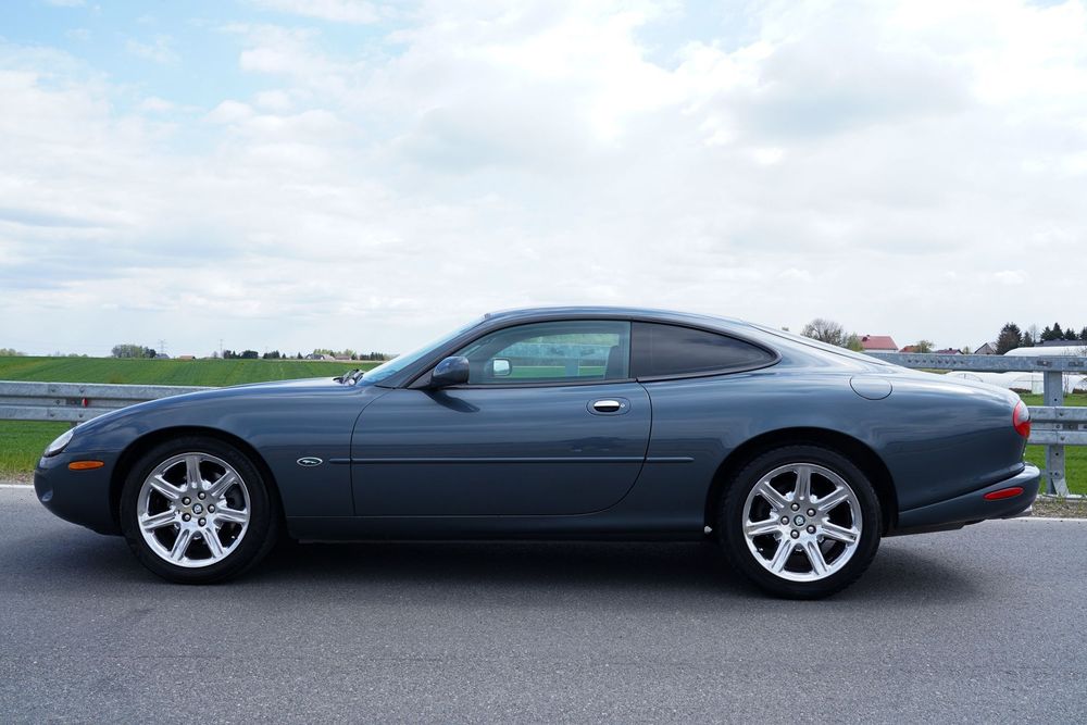 Jaguar XK8 JAGUAR XK8 coupé 4.0 V8 Titanium Mica 2000 rok