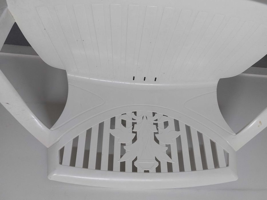 Banco de jardim em estado novo