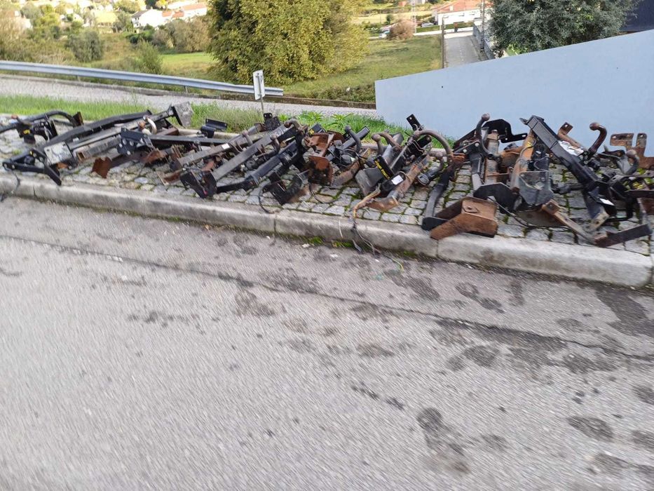 GANCHOS DE REBOQUE/ENGATES DE REBOQUE USADOS MUITO STOCK