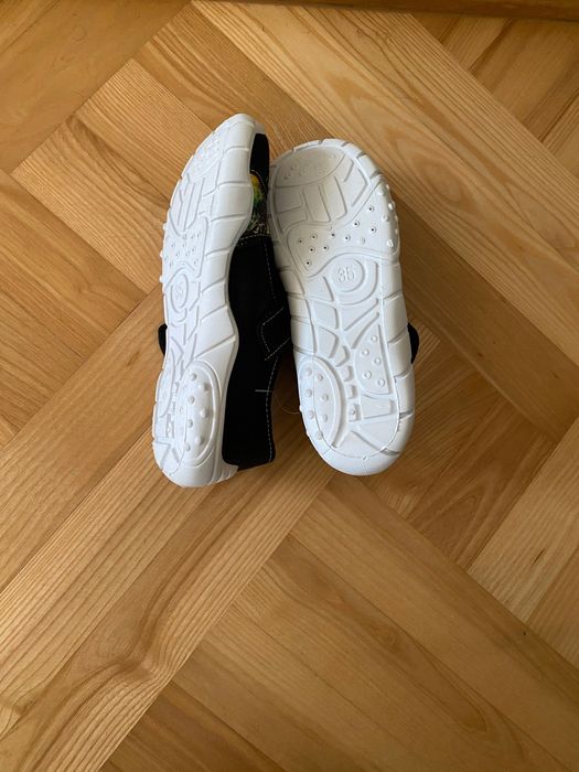 Kapcie rozm. 35
Kapcie rozm. 35