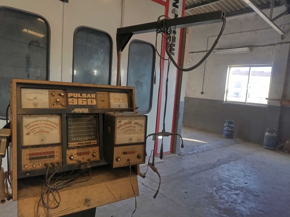 Maquina de diagnóstico anos 80 funcional , ideal para decoração