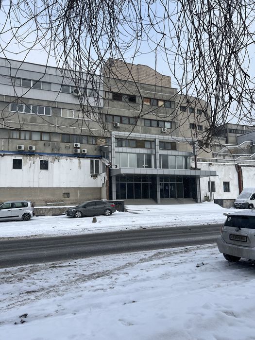 Нежитлова комерційна будівля