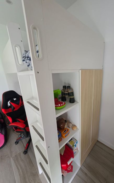 Cama alta com secretária  ikea