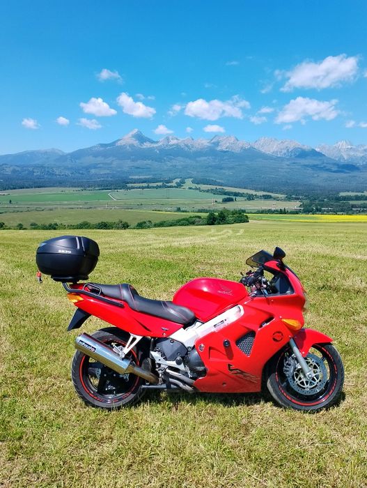 Sprzedam Hondę VFR 800
