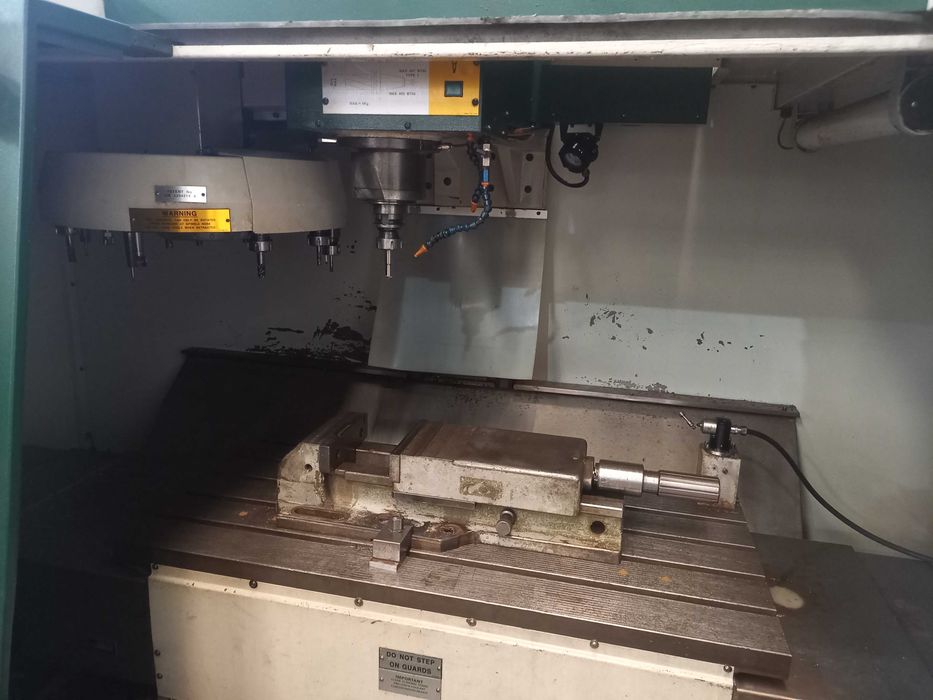 Fresadora CNC - BRIDGEPORT VMC 1000 (cursos 1000 x 600)