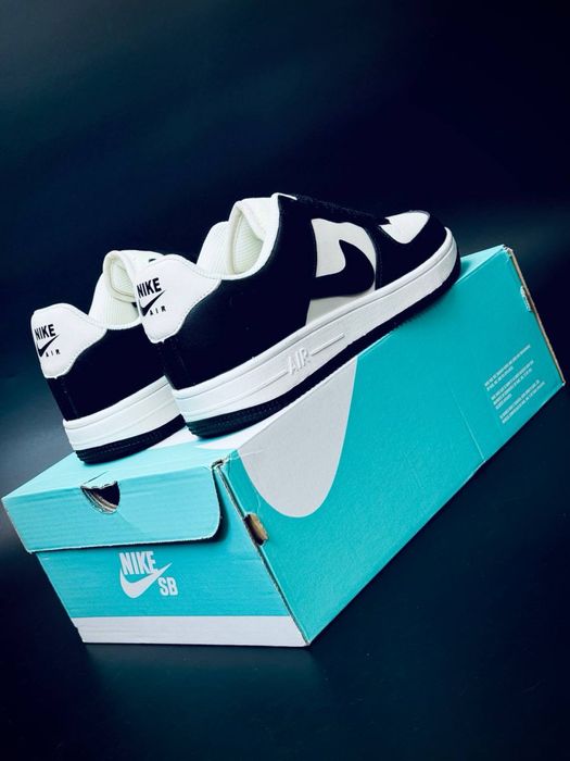 Мужские кроссовки Nike Черно-Белые кожаные красовки найк белые