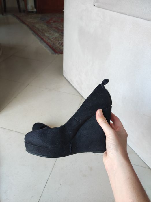 Sapatos salto pretos