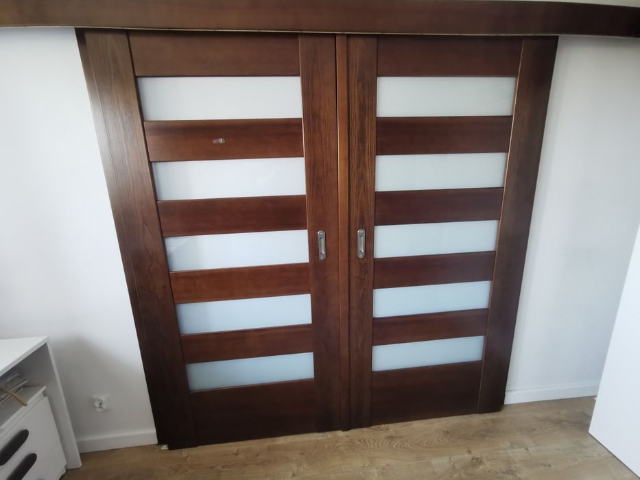 Drzwi przesuwne drewniane dwuskrzydłowe