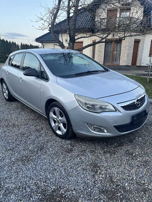 OPEL ASTRA 2010r. Benzyna Gaz
