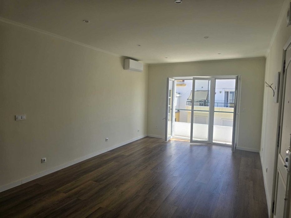 Apartamento T2 - centro Almada, totalmente renovado em 2026.