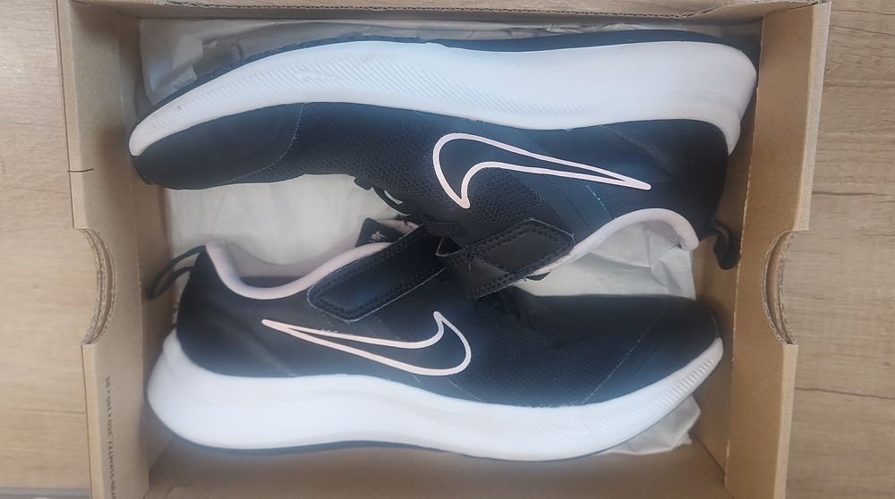 Кросівки для дівчинки Nike