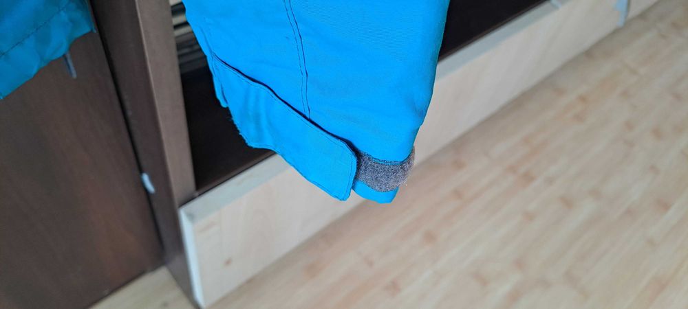 Turkusowa wiatrówka r.42