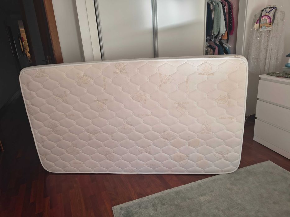 Cama Montessori de madeira