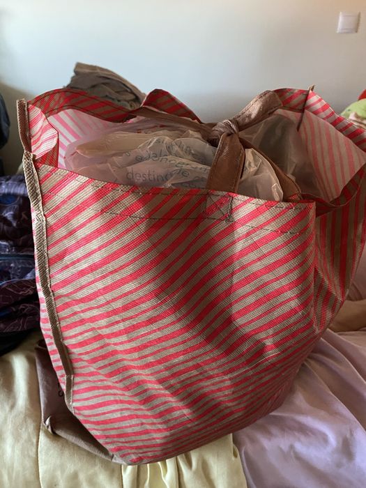 Roupas L/XL.
