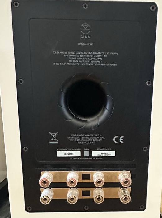 Linn Majik 140 - colunas de chão