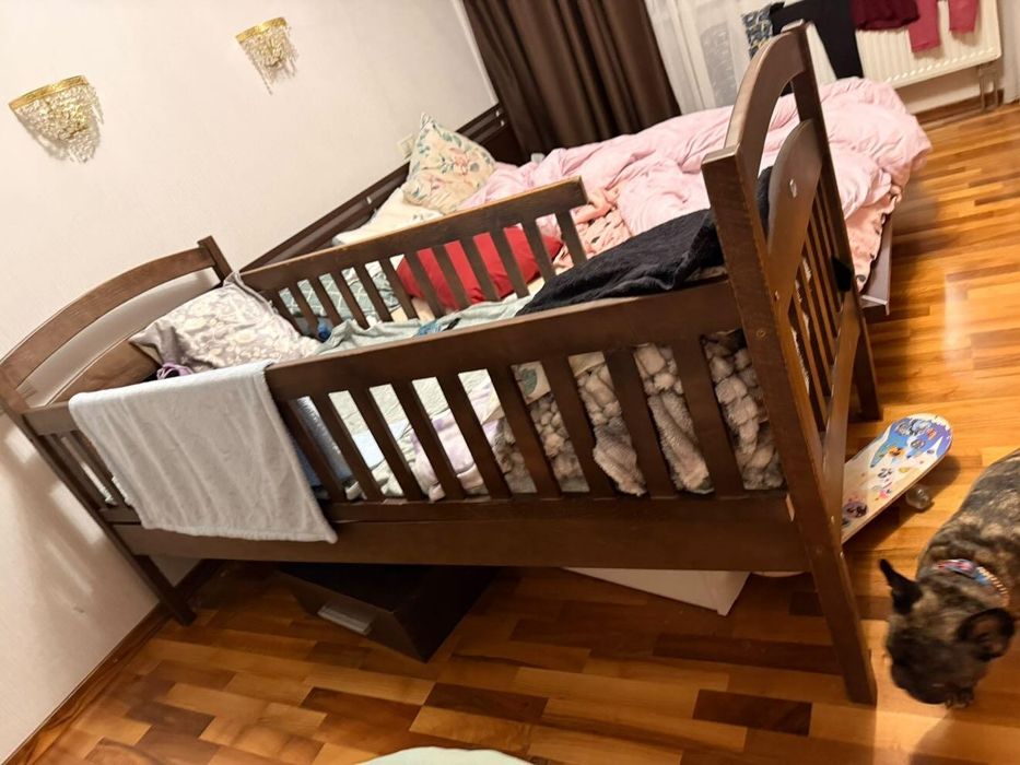 Кровать дитяча  з захисним бортиком