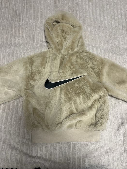 Продам шубку Nike