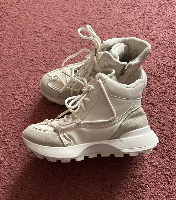 Женские зимние ботинки