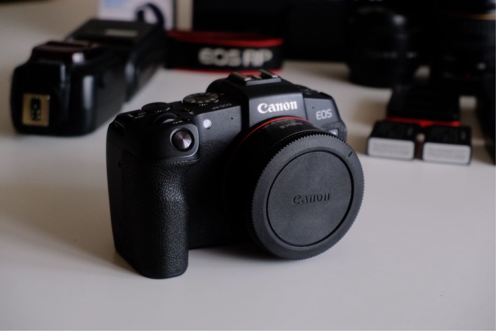 Canon RP + адаптер Meike EF-R + 4 акумулятори