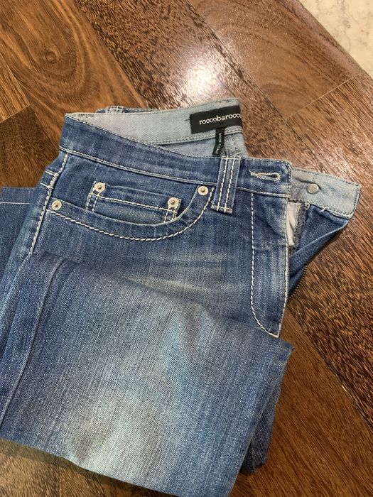Roupa de marca. Roccobarocco. Trussardi. Just cavalli. Angelo marani. Moscchino. Entre outras. Calcas e partes de cima.