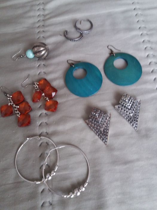 Aneis, brincos, pulseiras, impecáveis