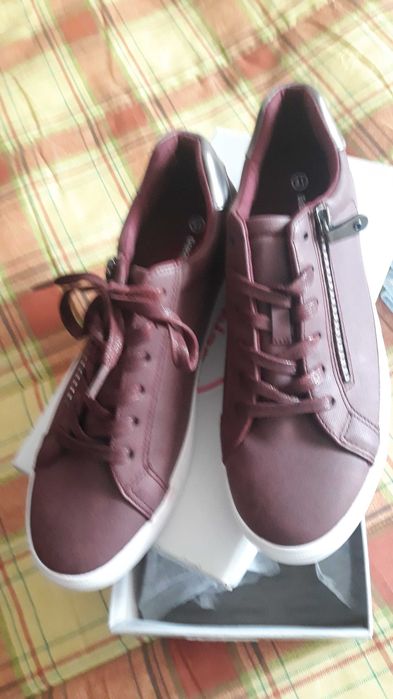 Ténis cor de vinho, tamanho 41
