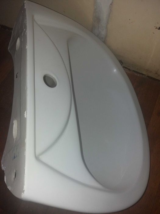 белая подвесная полукруглая раковина (умывальник) в ванную 60х51 см