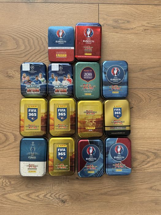 Małe puszki do kart