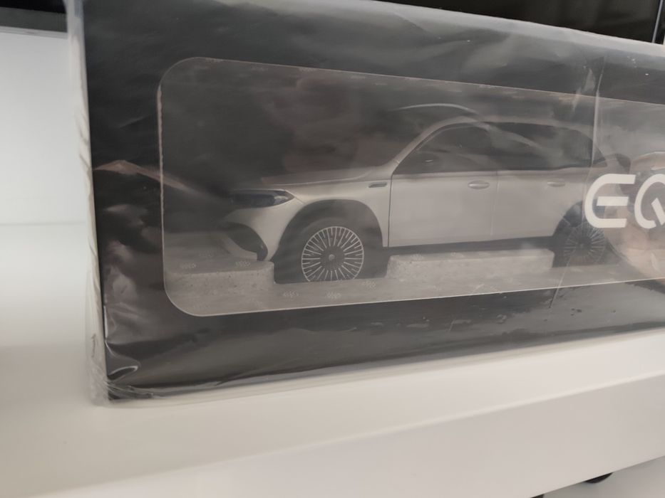1/18 Mercedes EQB 2021 NZG carro coleção miniatura