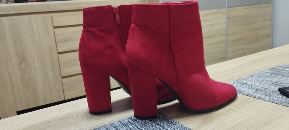 Czerwone buty na obcasie nowe Rozmiar 41
