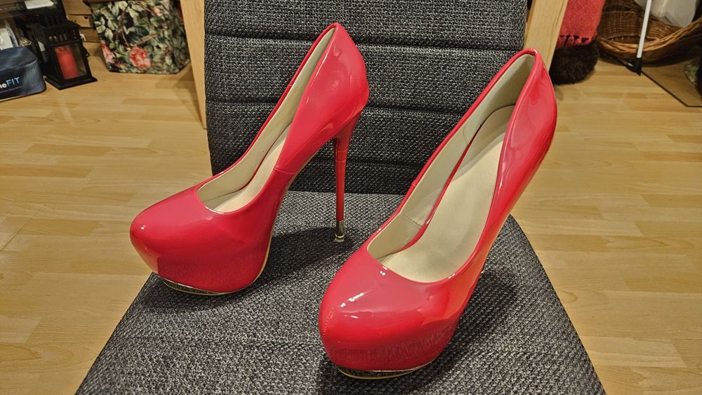 Szpilki nr 40 platformy czerwone lakierki - nowe