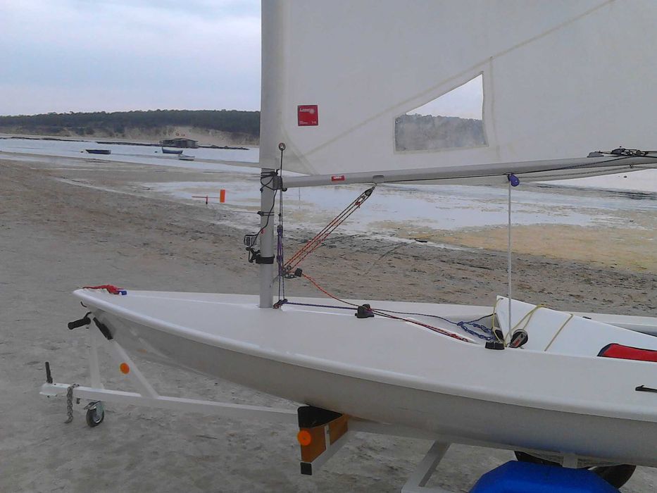 Barco à vela Laser Standard