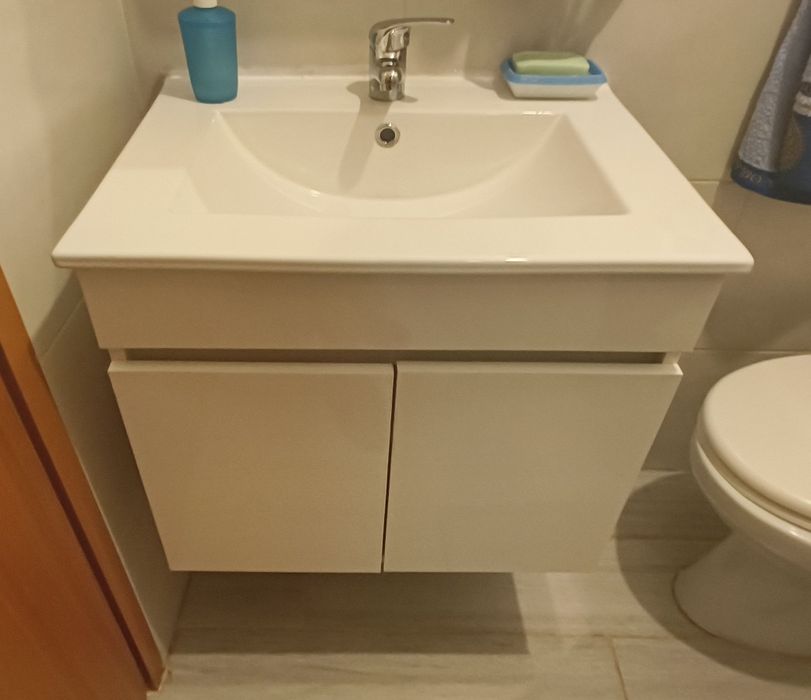 Móvel de WC suspenso com lavatório