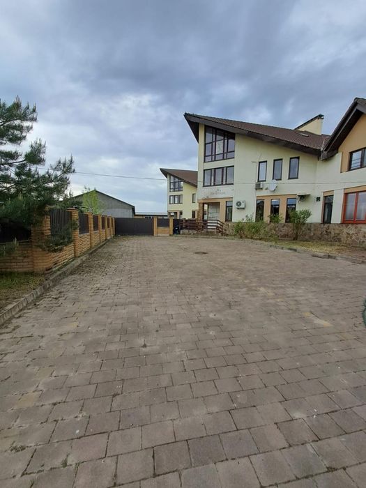 Продам комерційне приміщення 1000 м2 в с. Северинівка.