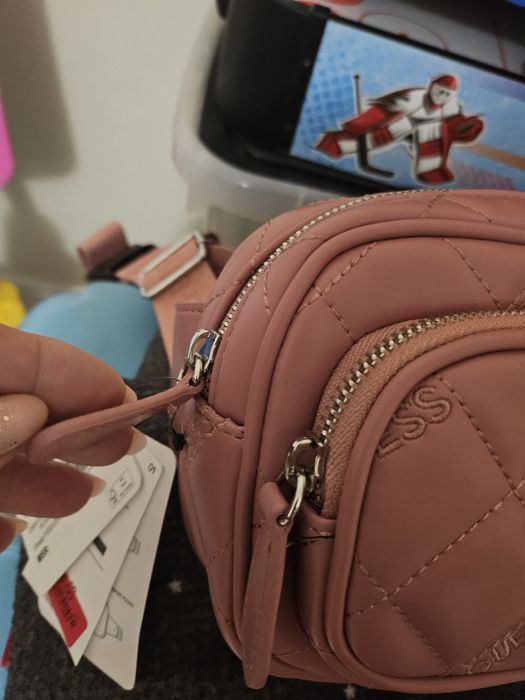 Torebka nerka damska Guess