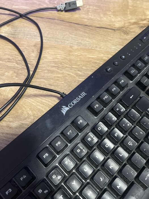 Teclado Corsair K55 RGB – Excelente Estado