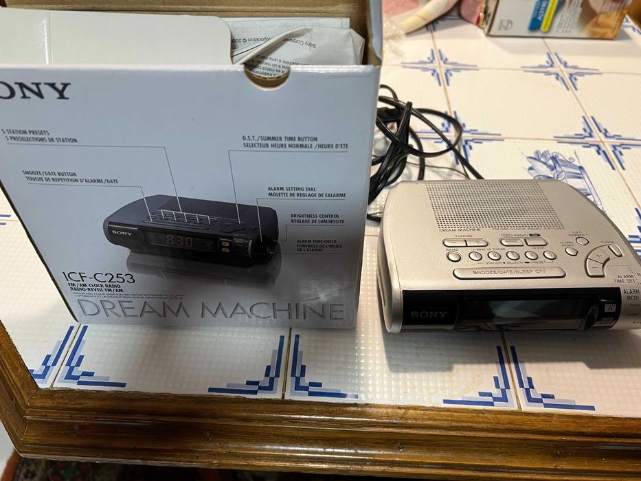 Radio Sony Despertador com Sintonia Automática, a Funcionar a 100%