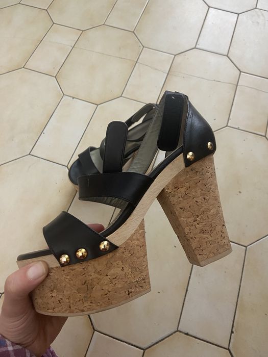 Socas, estilo sandália , preta
