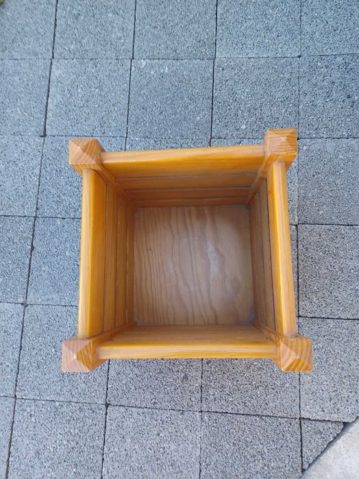 Vaso em pinho mel - Quadrado