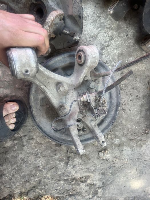 Цапфа поворотный кулак пепед зад хонда сивик 04год honda civic 4d