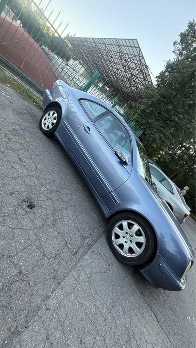 В гарному стані CLK200