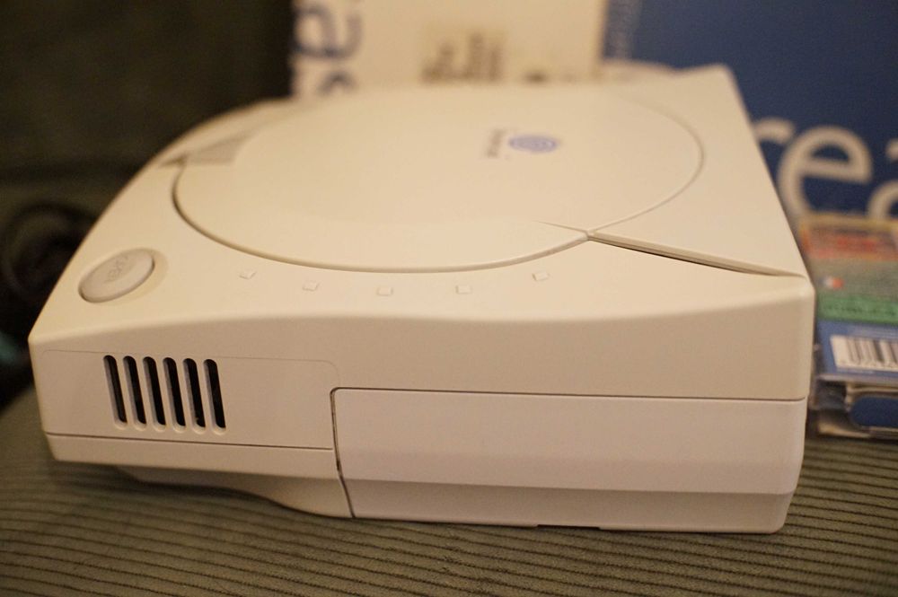 Sega Dreamcast konsola - pudełko, gra MSR, VMU, pad, kable
