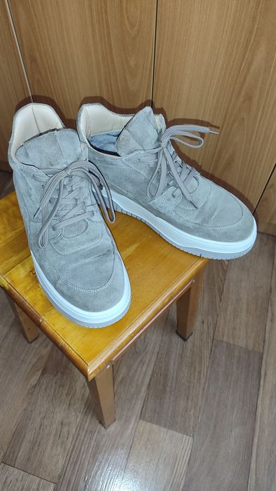 Ботинки демисезонные, внутри на байке 42 размер