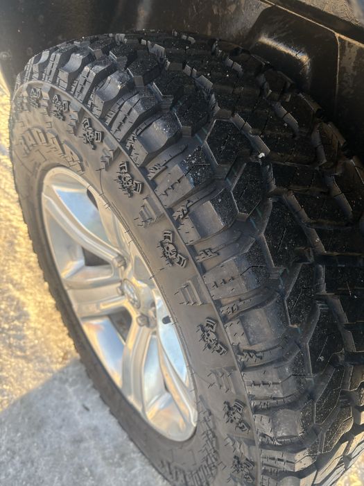 Doge Ram 1500 Czarny