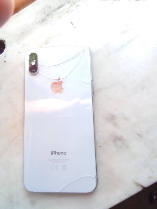 Vendo iPhone em bom estado faco preco bom todo ok